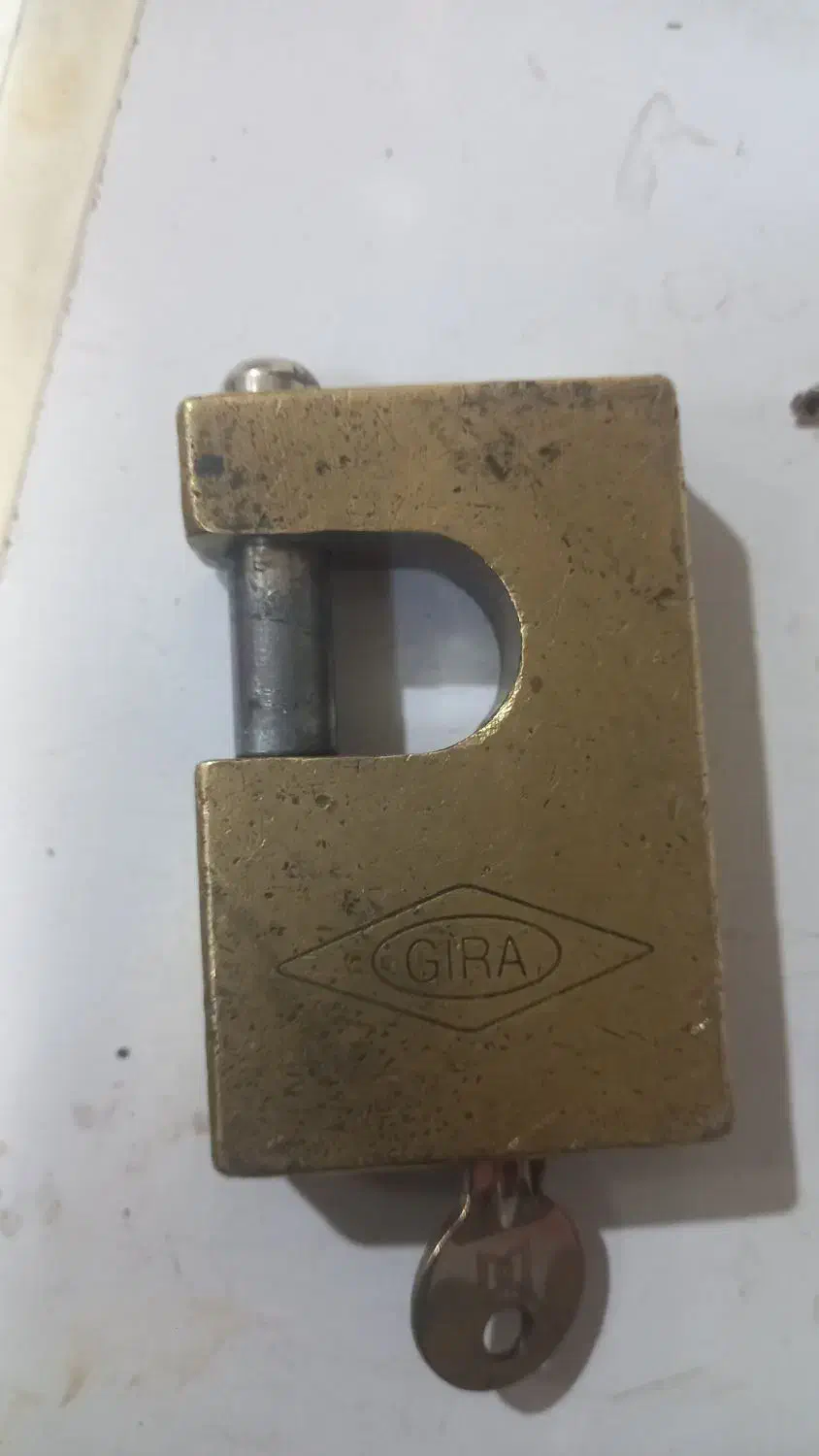 قفل زرگری برنزی|کلکسیون اشیاء عتیقه|تبریز, |دیوار