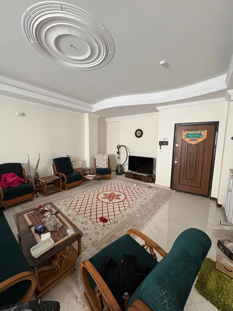 ۸۲ متر ، فول امکانات ، پیروزی