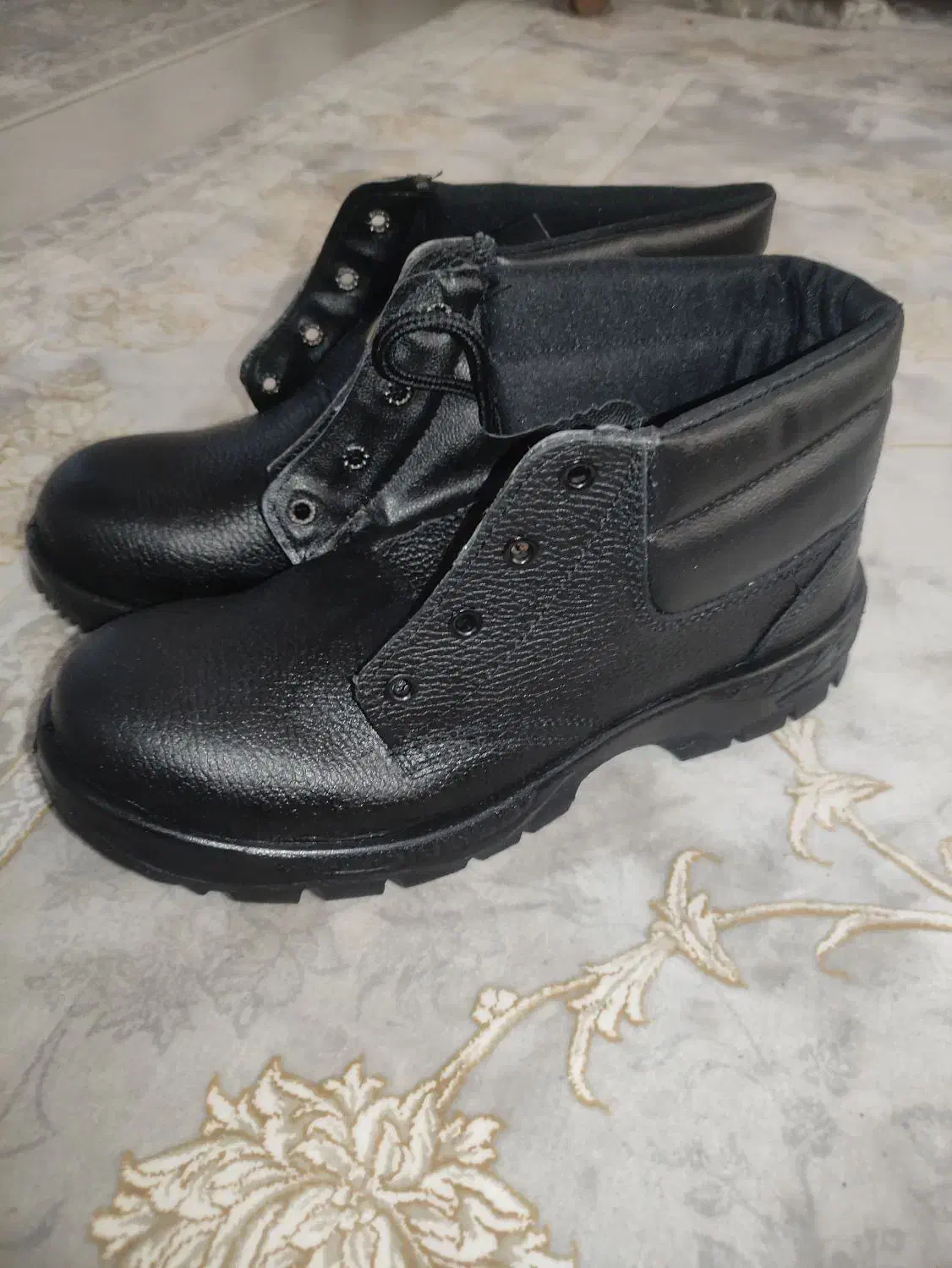 سه جفت کفش ایمنی مارک یحیی. و نگهبان|کیف، کفش، کمربند|کهریزک, |دیوار