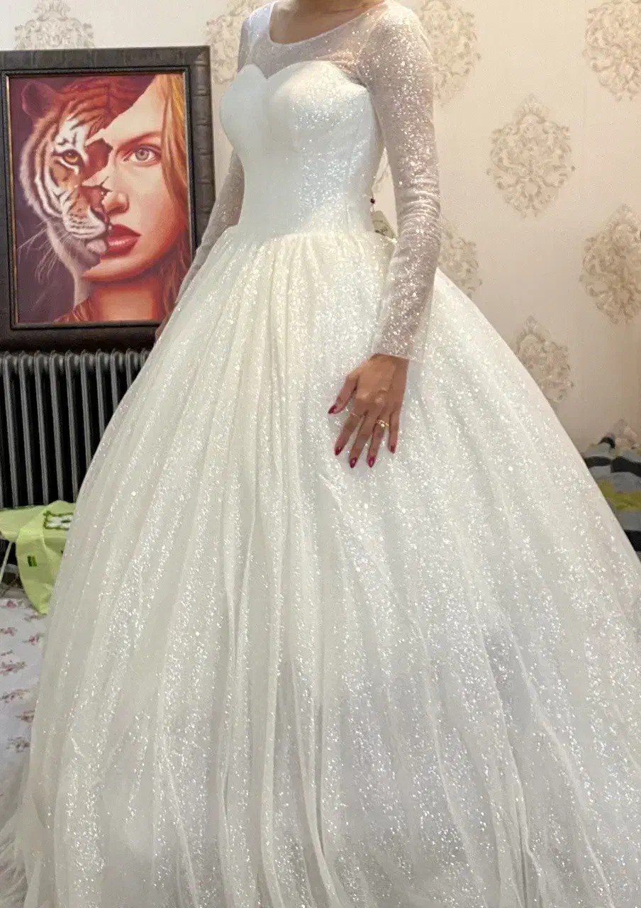 لباس مجلسی|لباس|لاهیجان, انقلاب|دیوار