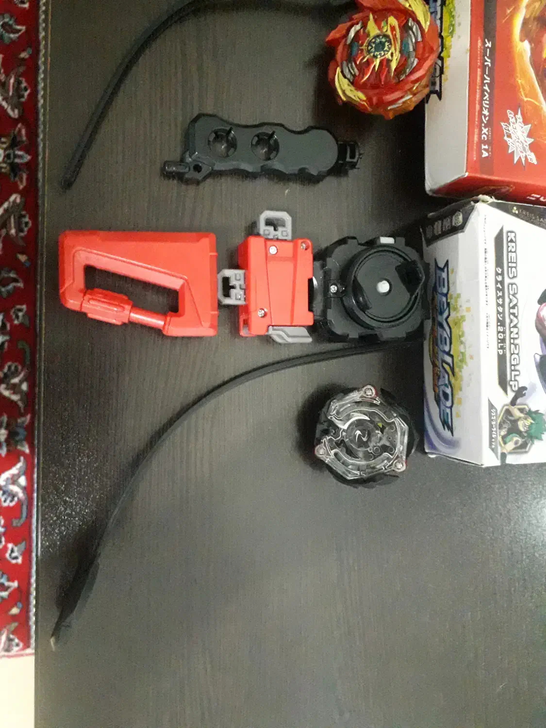 فرفره انفجاری هایپرین فصل ۷ و ساتون سیاه فصل ۴|اسباببازی|میانه, |دیوار