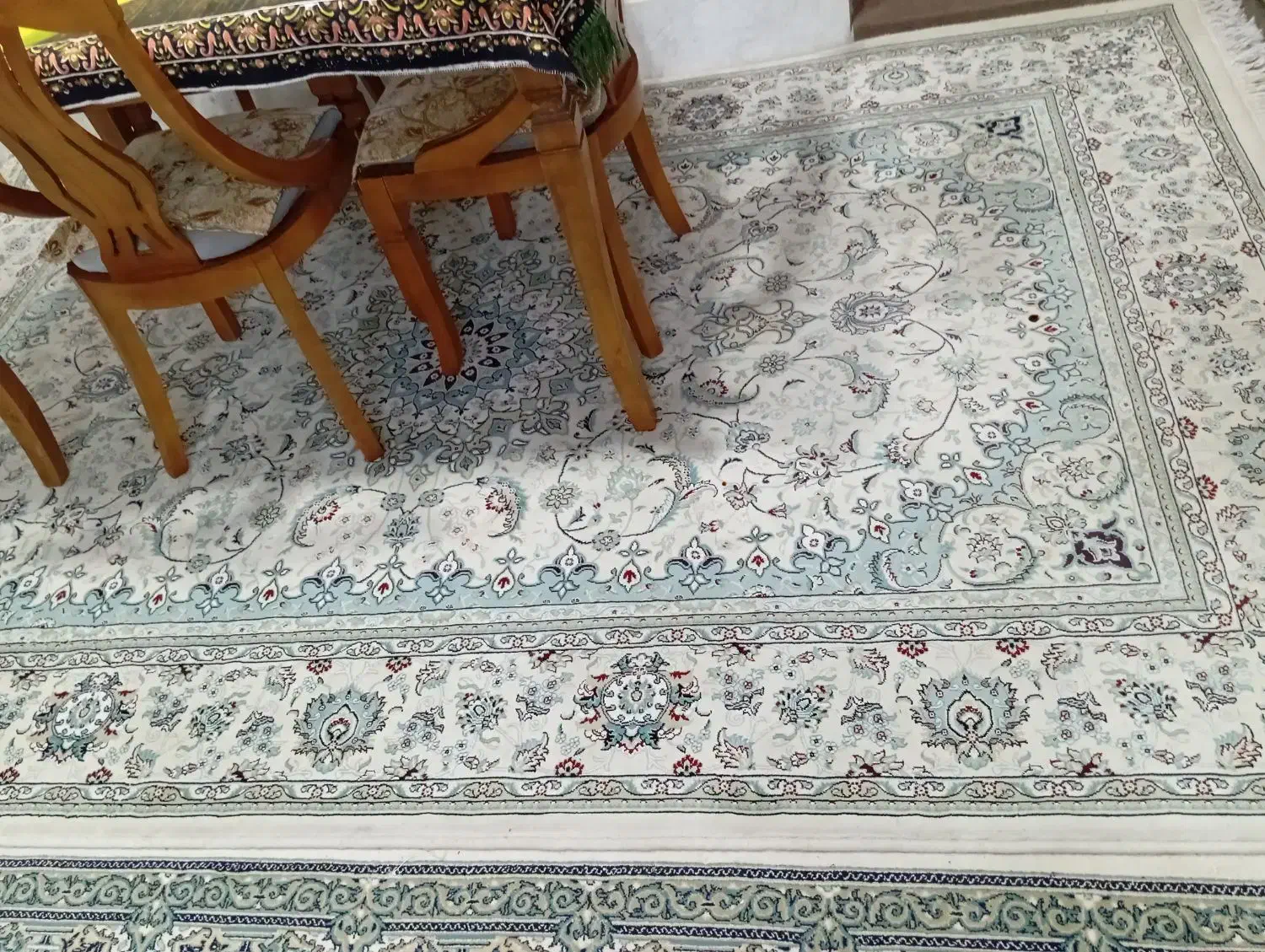 فرش ۶متری با رنگ خنثی با نقش زیبا|فرش|شیراز, شهرک ولیعصر|دیوار