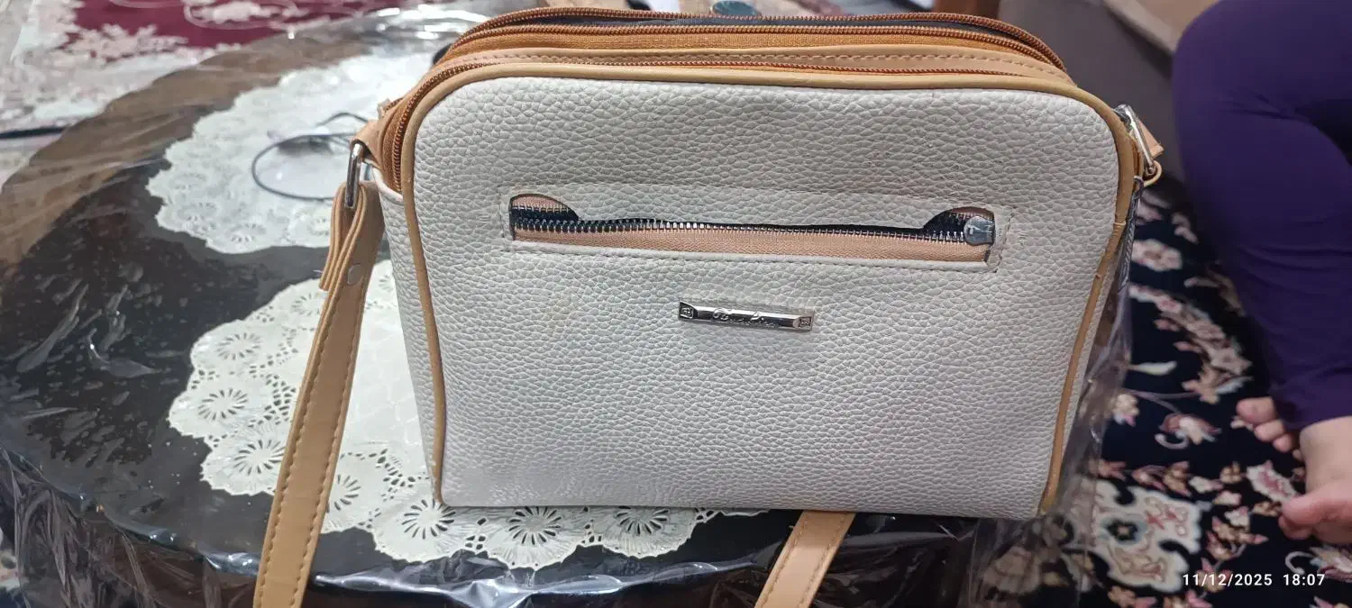 کیف|کیف، کفش، کمربند|فشم, |دیوار