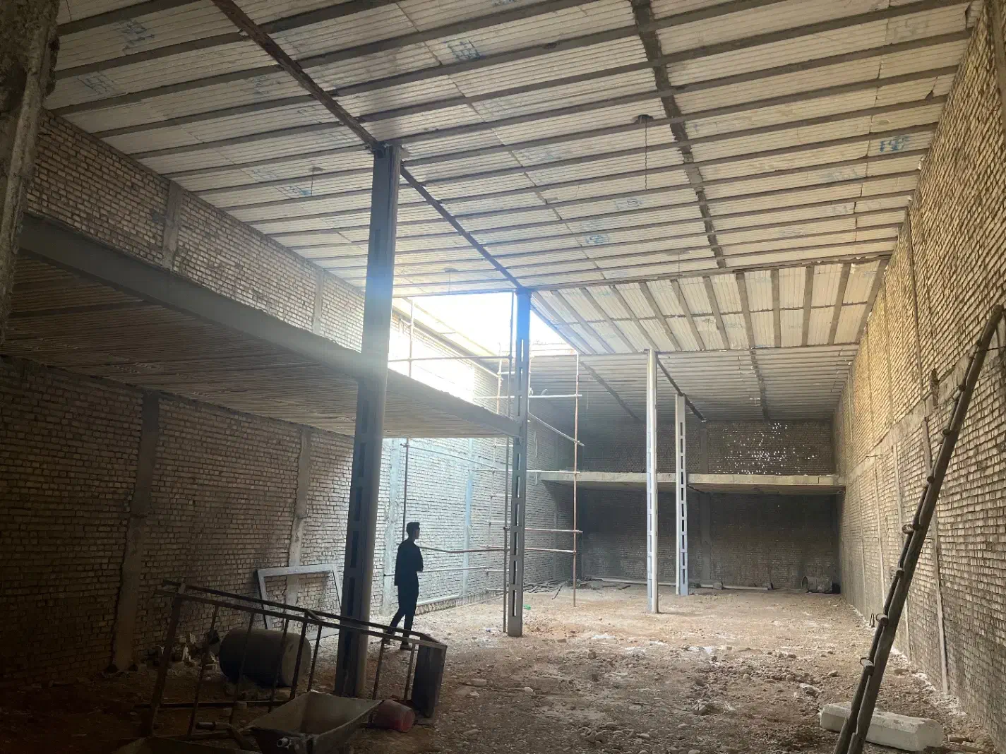 اجاره و رهن گراژ ۴۰۰متری کامل مسقف در شیبان|اجارهٔ مغازه و غرفه|باوی, |دیوار