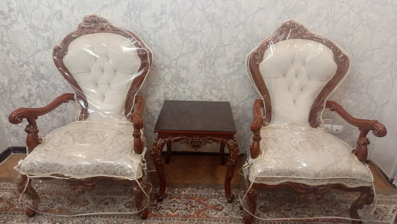 مبلمان سلطنتی و استیل 9 نفره، همراه میز و دو عسلی|مبلمان خانگی و میز عسلی|سمنان, |دیوار