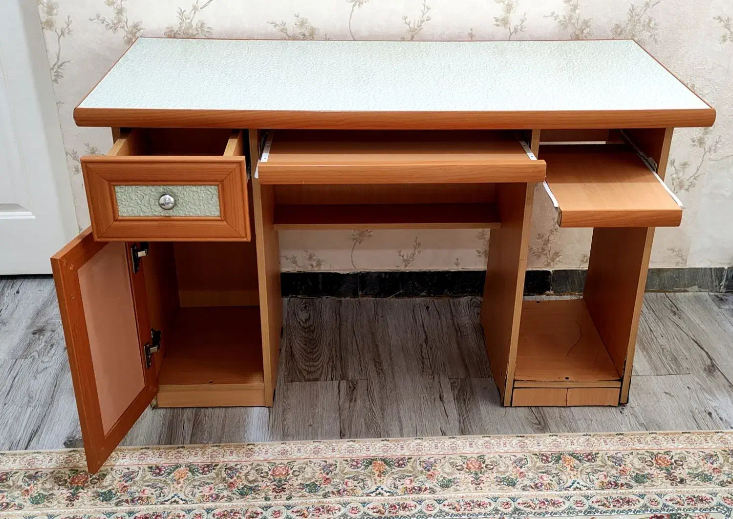 میز تحریر و کامپیوتر|میز تحریر و کامپیوتر|خرمشهر, |دیوار