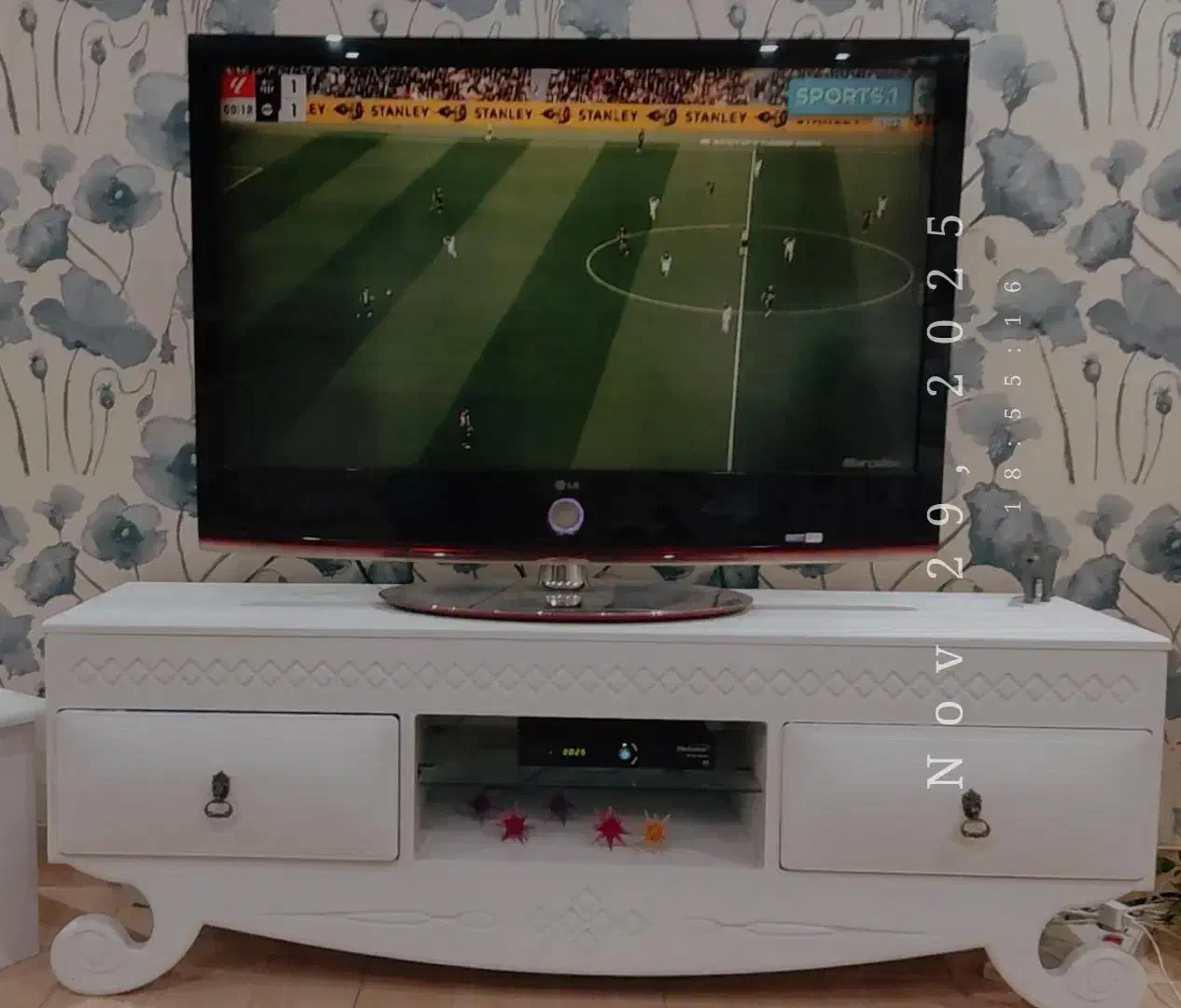 تلویزیون 42اینچ|تلویزیون و پروژکتور|ری, شهادت|دیوار