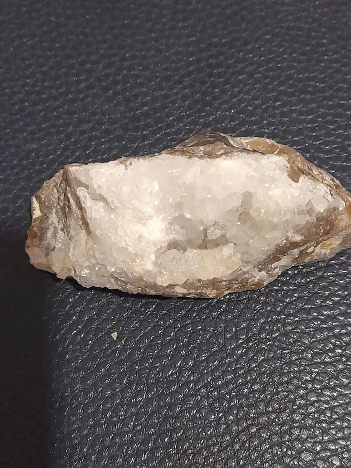 سنگ کوارتز|کلکسیون اشیاء عتیقه|اهر, |دیوار