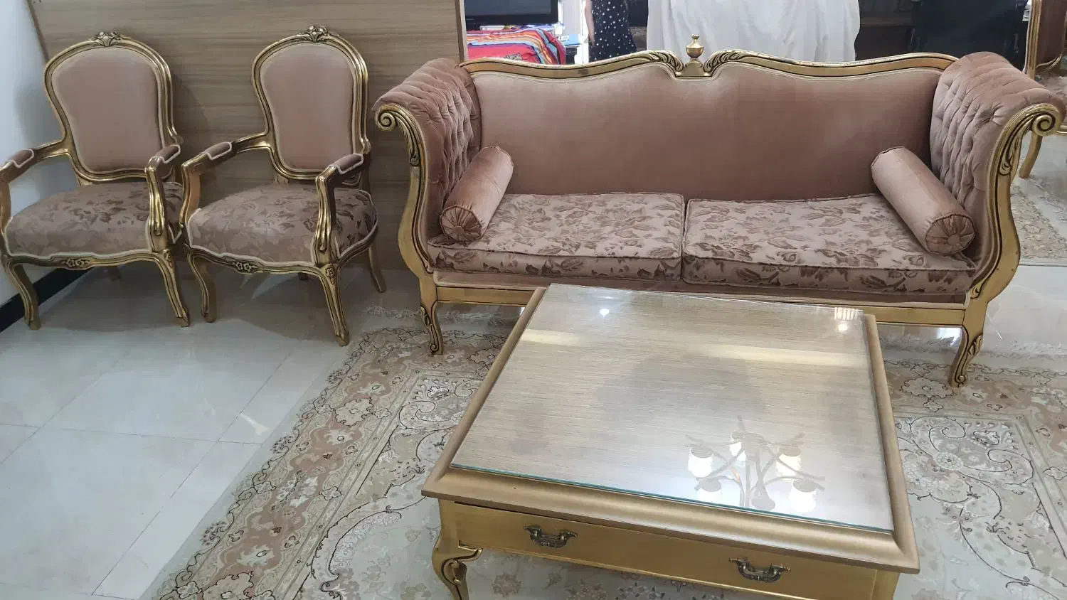 مبل و میز ناهار خوری و بوفه و میز وسط|مبلمان خانگی و میز عسلی|کیش, |دیوار