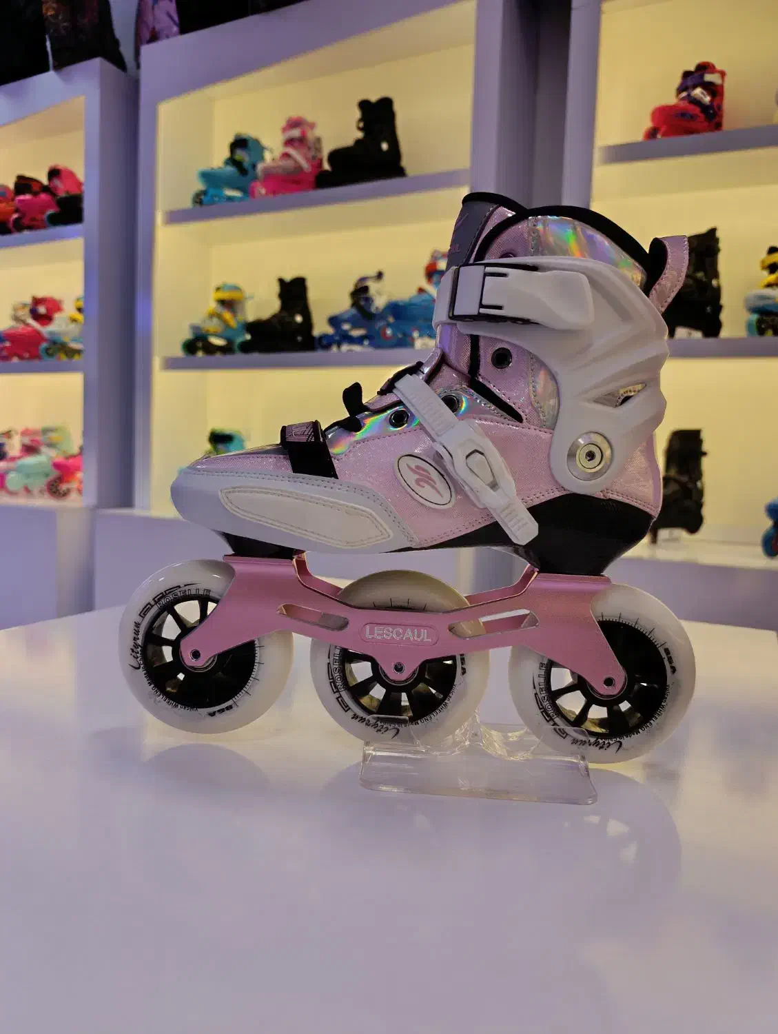 فروشنده خانم نیازمندیم|استخدام بازاریابی و فروش|مشهد, بهاران|دیوار