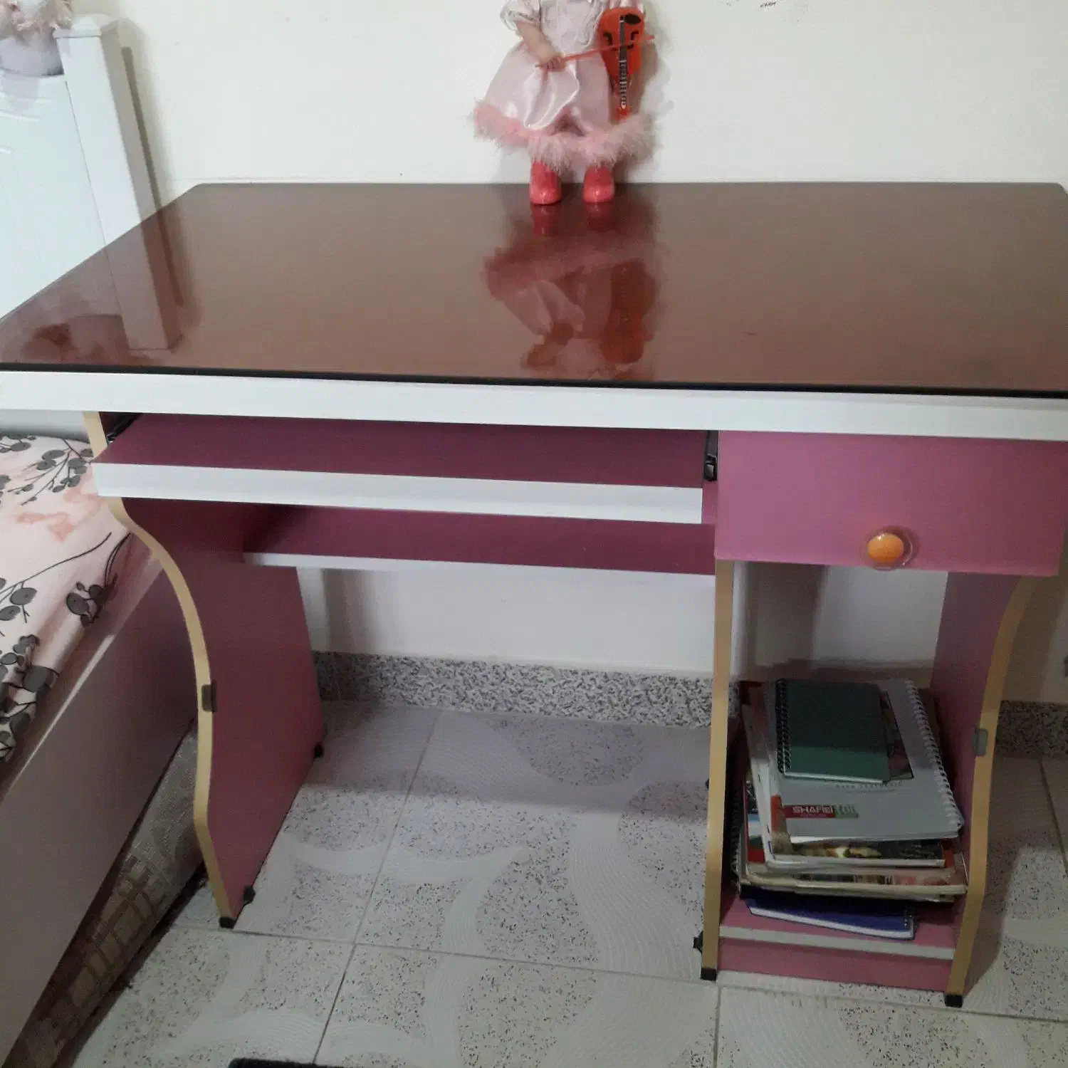 میز تحریر|میز تحریر و کامپیوتر|رشت, دروازه لاکان|دیوار