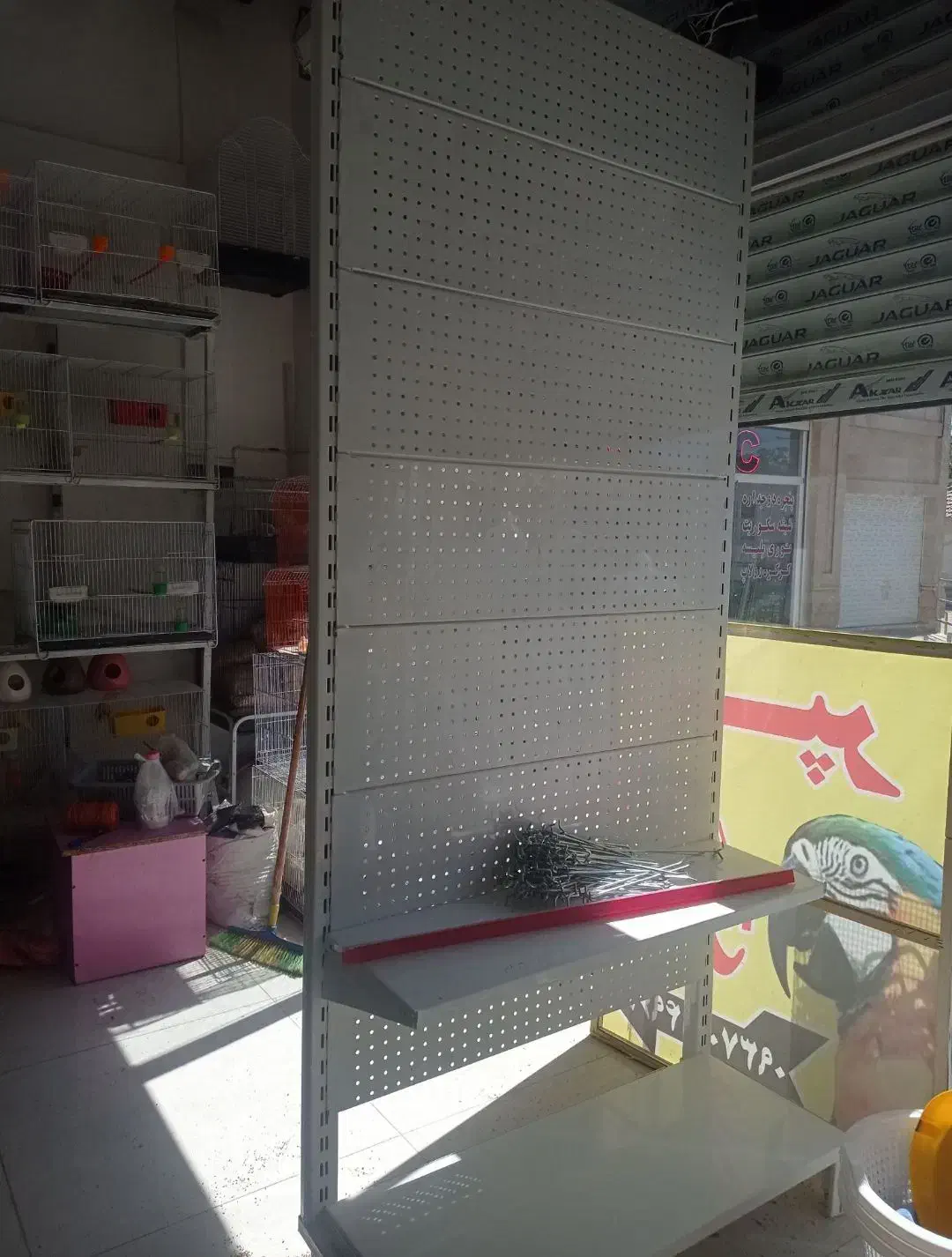 قفسه ایستاده یا استند وسط مغازه ای|فروشگاه و مغازه|گلبهار, شهر جدید گلبهار|دیوار