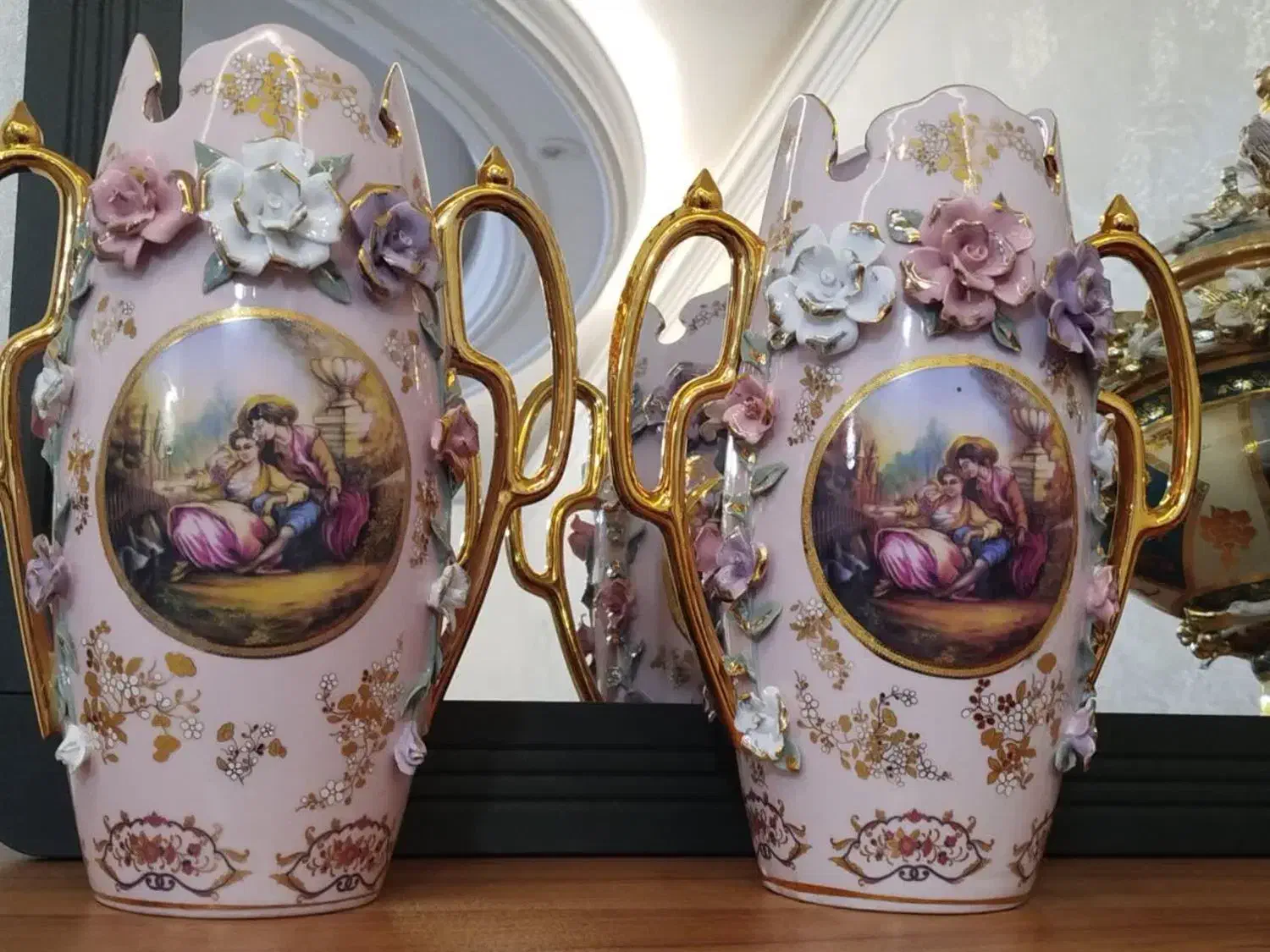 جفت کاپ گلدان چینی گل برجسته انتیک|کلکسیون اشیاء عتیقه|ماهدشت, |دیوار