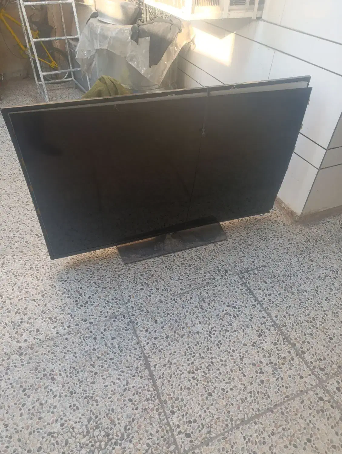 تلویزیون صحفش شکسته 58اینج|تلویزیون و پروژکتور|اندیمشک, |دیوار