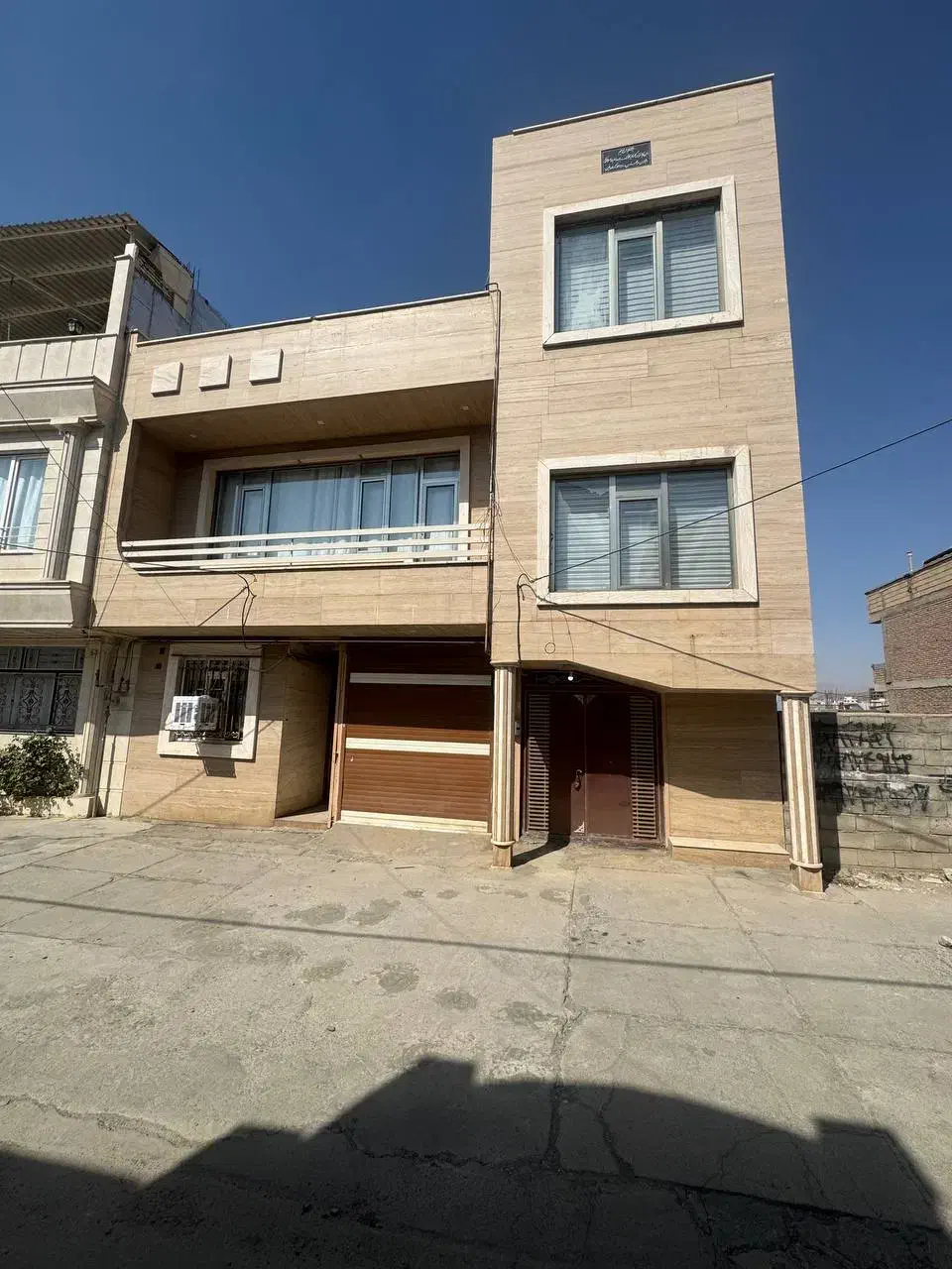 ساختمان سه طبقه ورودی مجزا|فروش آپارتمان|بانه, |دیوار