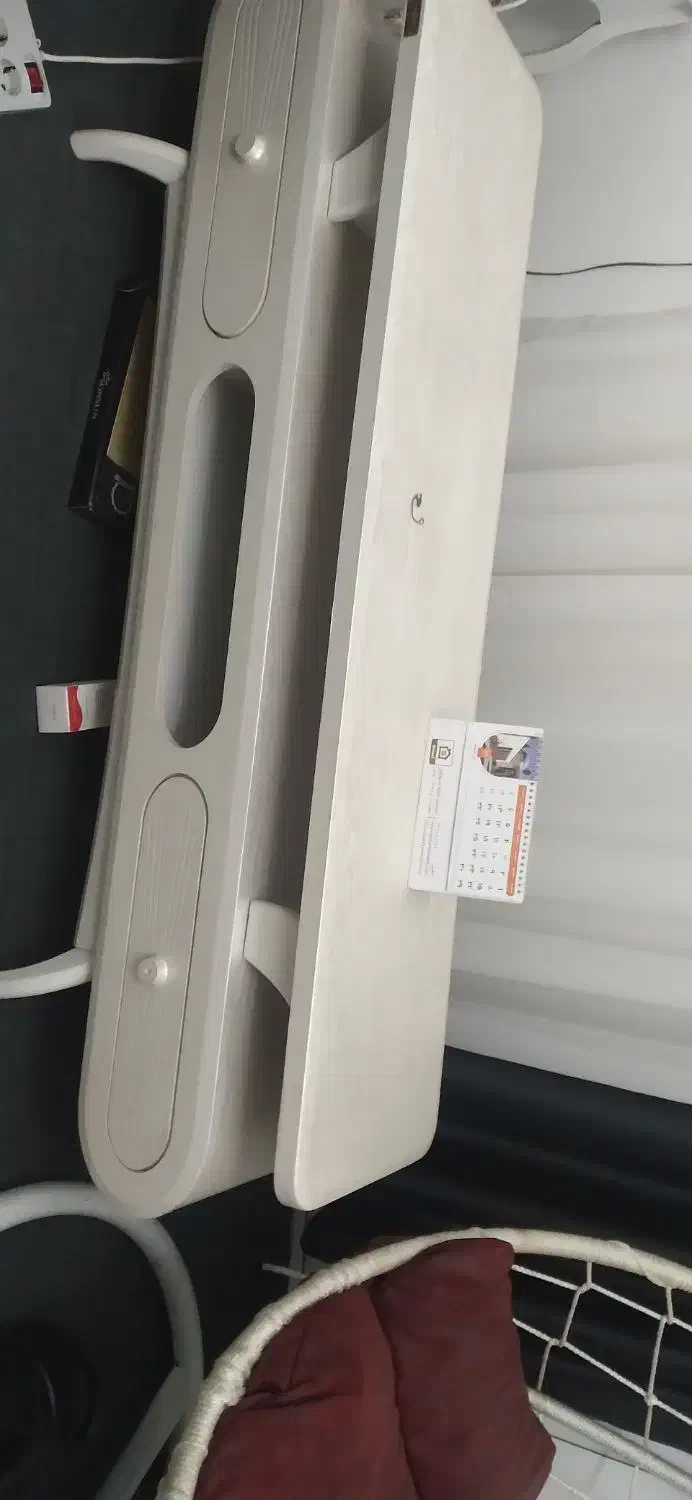 میز تلویزیون در حد نو و میز عسلی چمدانی تاشو  اک|میز تلویزیون|رشت, منظریه|دیوار