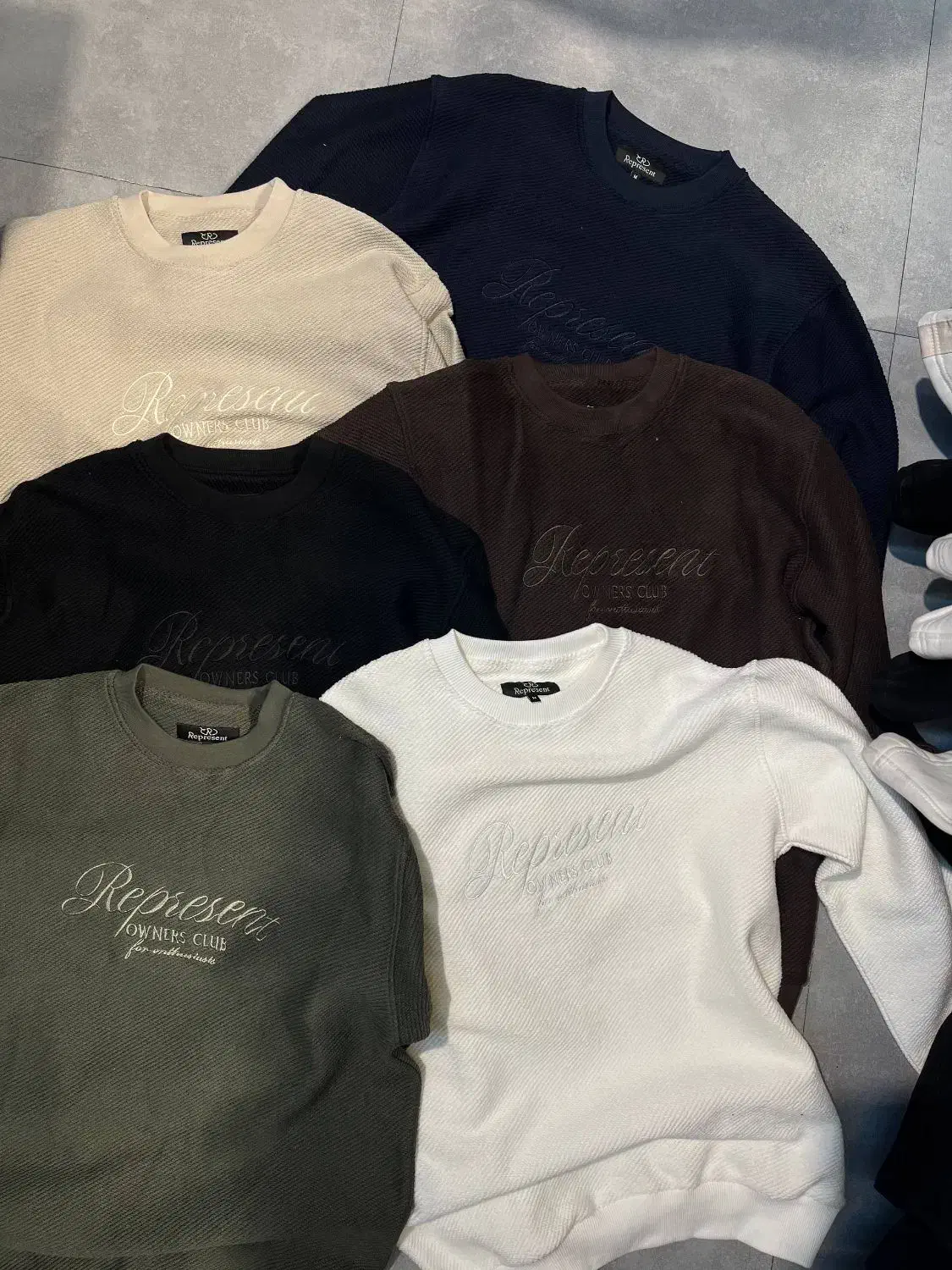 فروش یک جا اجناس پوشاک به دلیل تغییر شغل|عمده‌فروشی|رشت, پارک شهر|دیوار