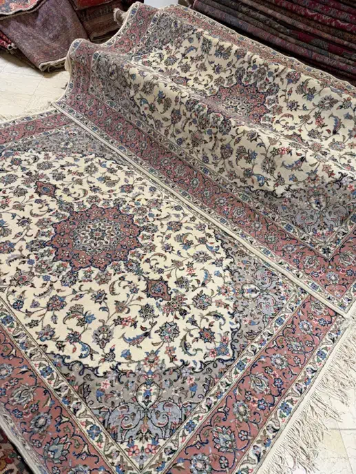 جفت فرش ۶ متری کرم پوست پیازی گل ابریشم دستباف|فرش|تهران, سعادتآباد|دیوار