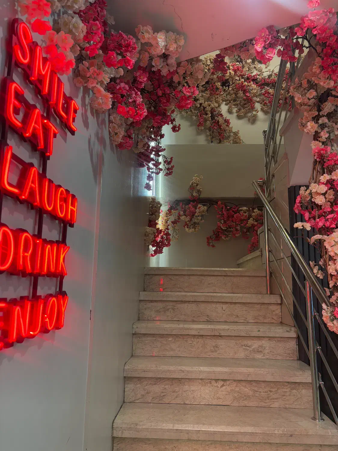 قلیان زن|استخدام خدمات فروشگاه و رستوران|ارومیه, |دیوار