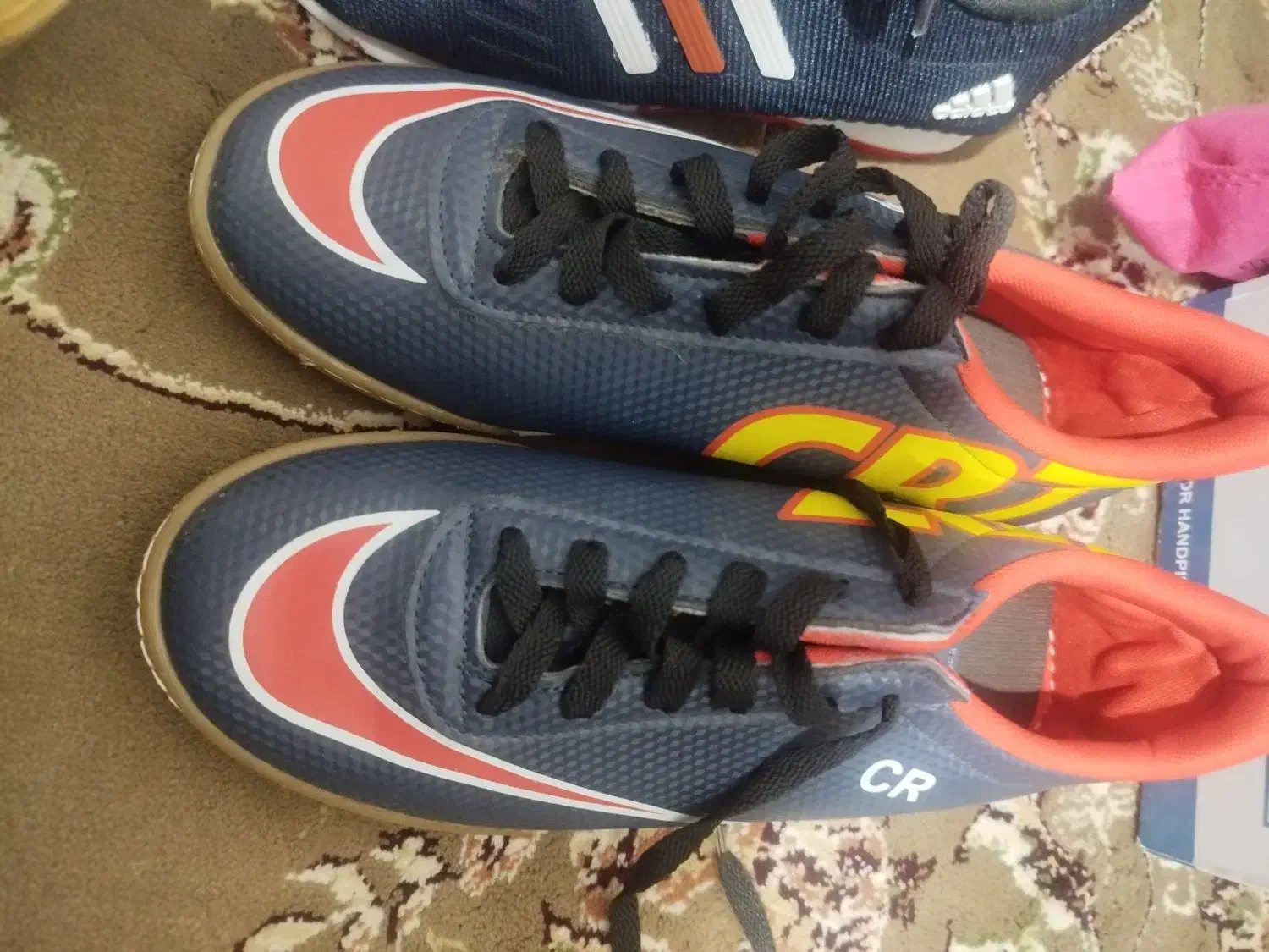 کفش نو|کیف، کفش، کمربند|دورود, |دیوار