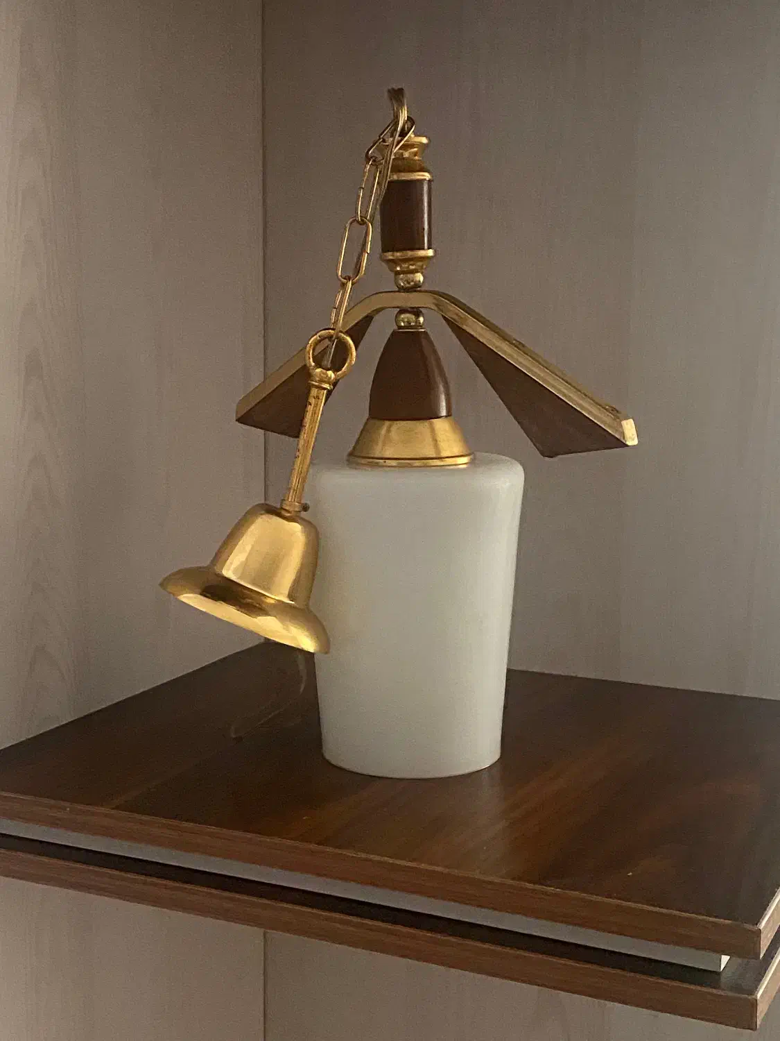 دو عدد لوستر تک شاخ|لوستر و چراغ آویز|قائم‌شهر, |دیوار