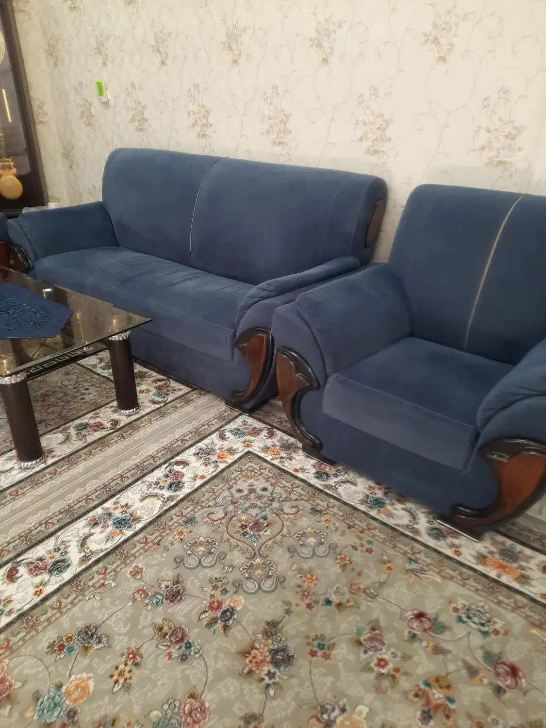 مبل ۸ نفره  با میز وسط و ۲ تا عسلی درحد نو|مبلمان خانگی و میز عسلی|شاهین‌شهر, عطار|دیوار