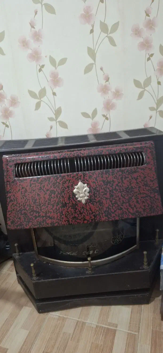 بخاری گازی دراور دو عدد پاتختی مبل راحتی ۷نفره|بخاری، هیتر، شومینه|لاهیجان, رجایی|دیوار