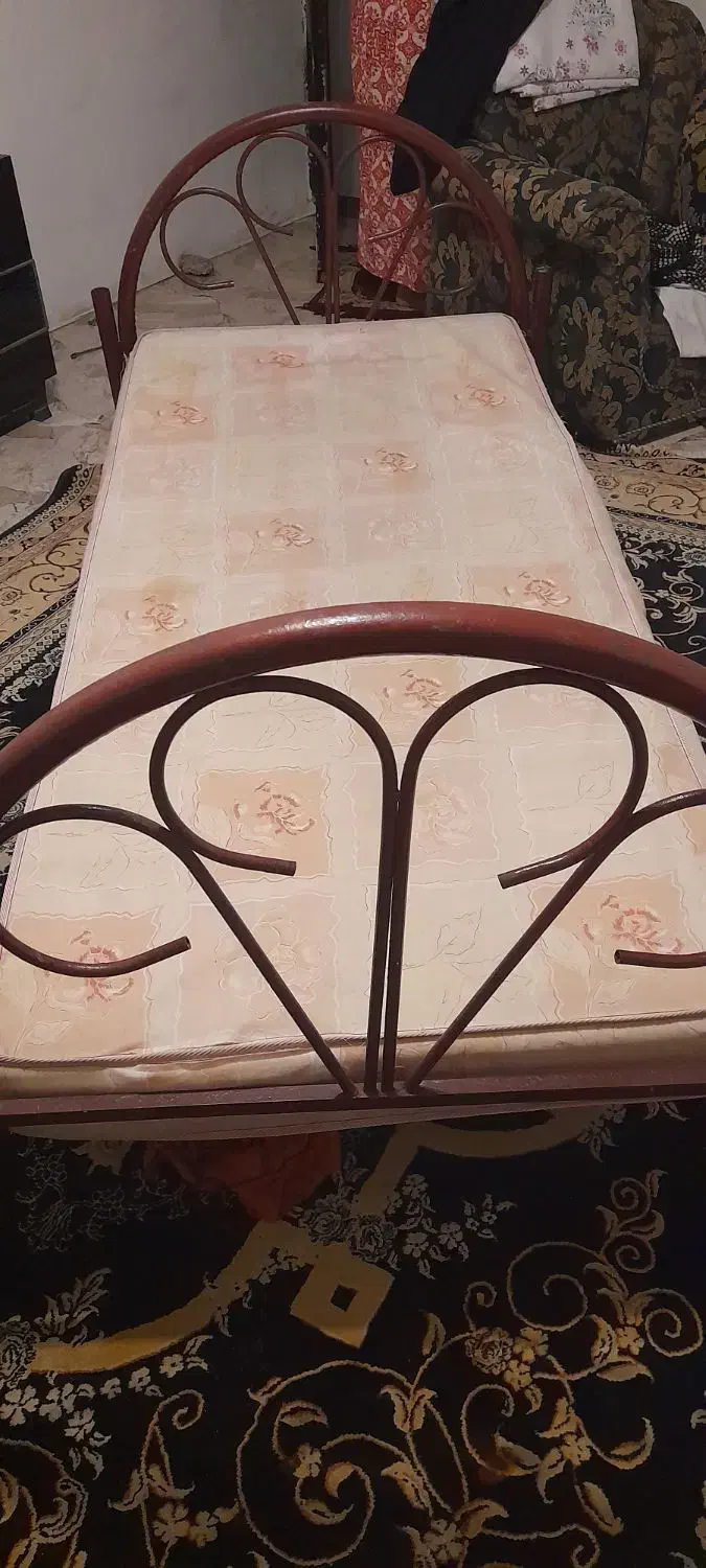 تخت خواب یک نفره فلزی همرا تشک|تخت و سرویس خواب|سنگر, |دیوار