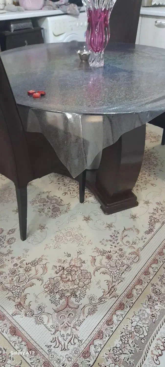 میز نهار خوری گرد سالم هیچ خطی نداره|میز و صندلی غذاخوری|تهران, جوادیه تهرانپارس|دیوار