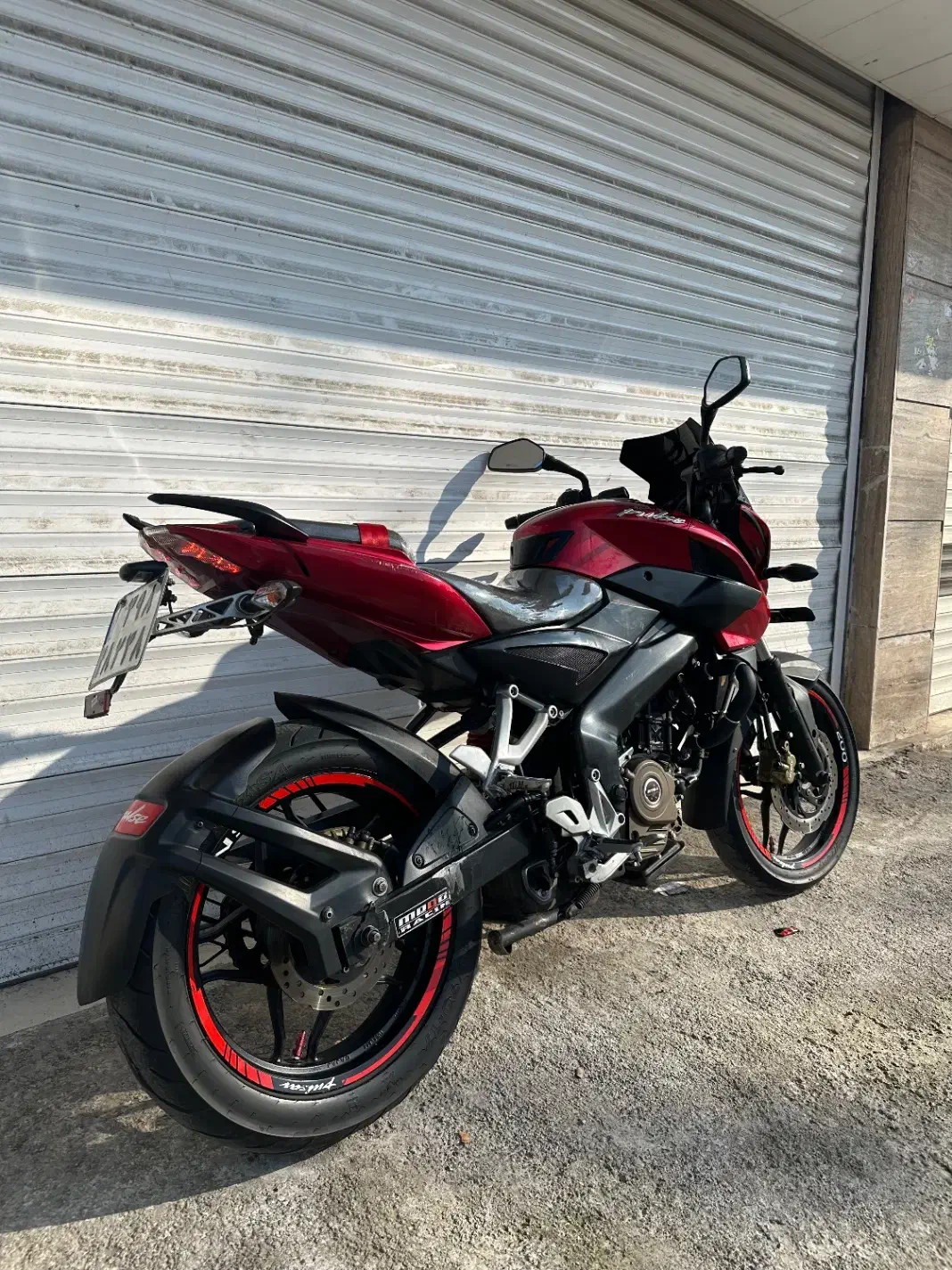 Ns200 درحد|موتورسیکلت|رشت, عینک|دیوار