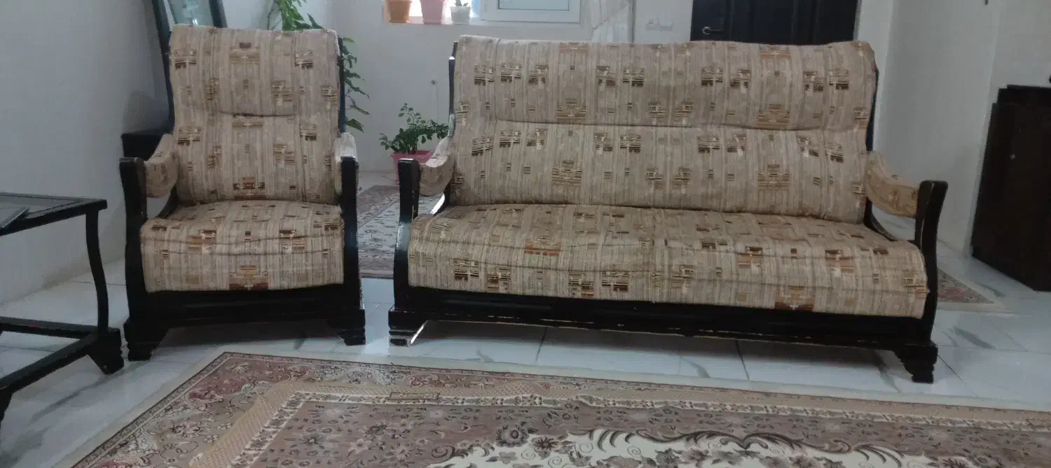 یک دست مبل راحتی فروش فوری|مبلمان خانگی و میز عسلی|گرمسار, |دیوار