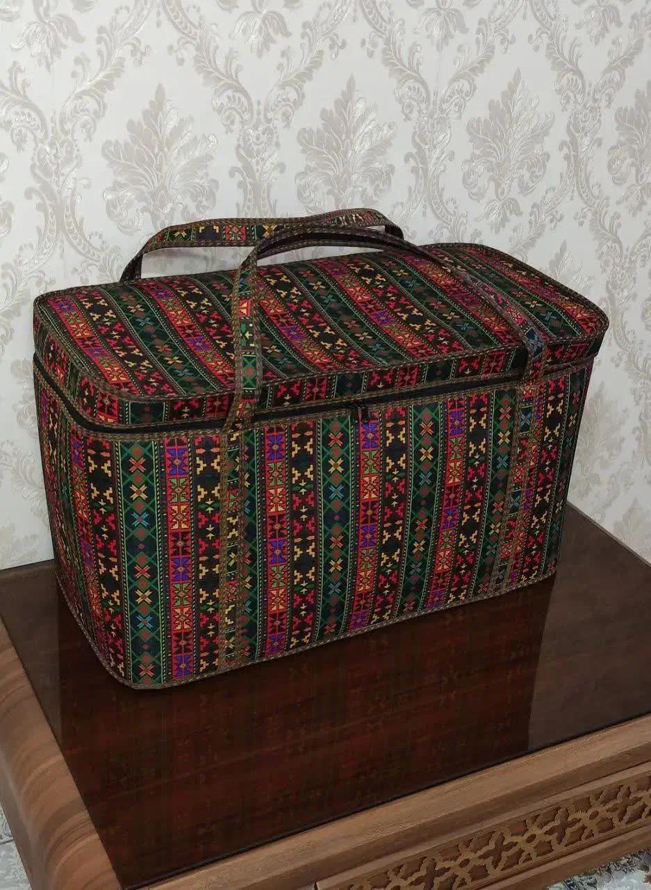 باکس صندوقی|کیف، کفش، کمربند|نیشابور, خط کاشمر|دیوار