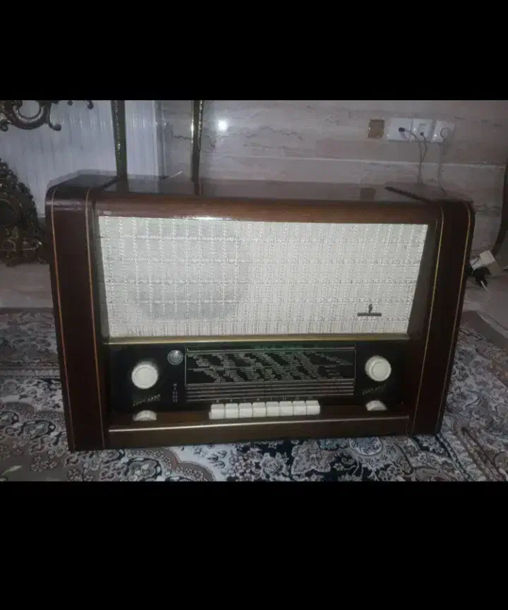 رادیو قدیمی|کلکسیون اشیاء عتیقه|اراک, |دیوار