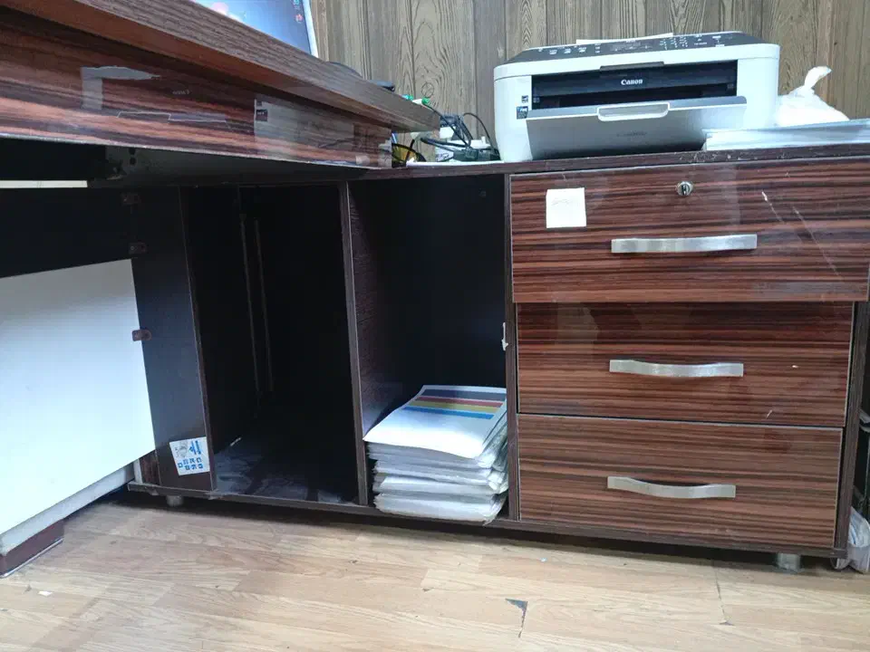 میز مدیریتی و مبل ۷ نفره|مبلمان اداری|تهران, شهرک هما|دیوار