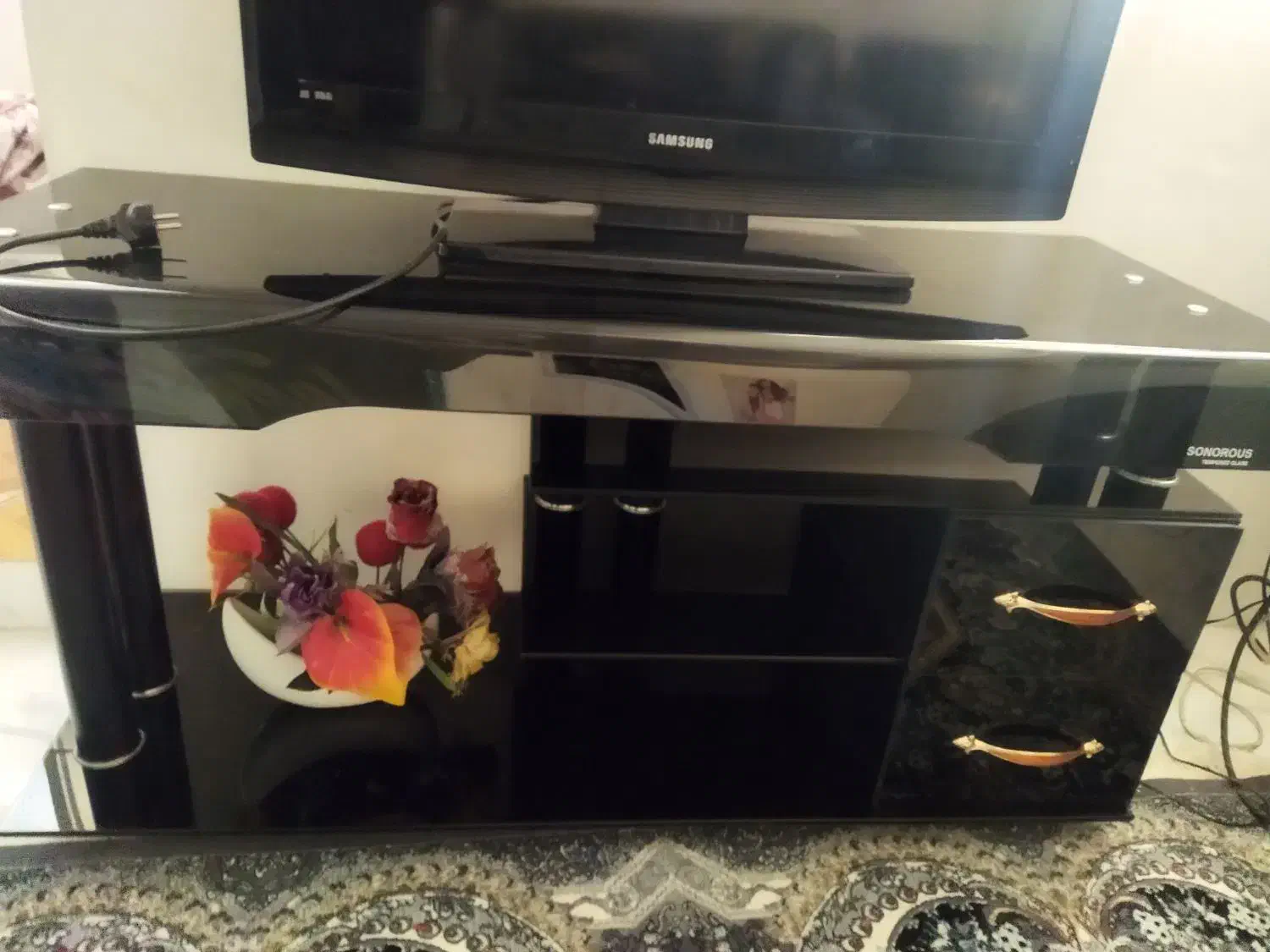 تلویزیون ۳۲ با میز|تلویزیون و پروژکتور|محمدشهر, محمدشهر|دیوار