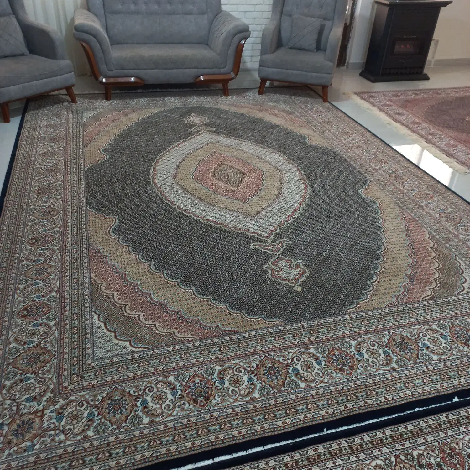 فرش با اصالت ایرانی طرح ریزماهی|فرش|ساری, |دیوار