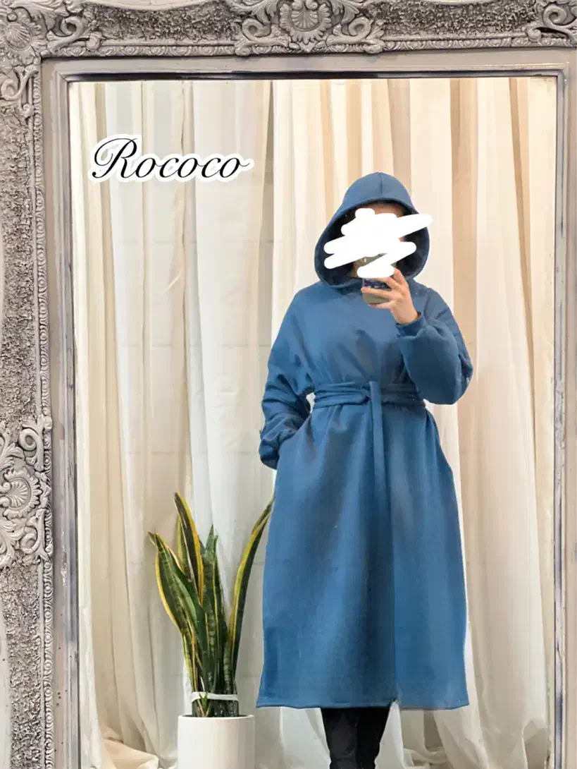 هودی بلند با کمربند|لباس|قم, امامزاده ابراهیم|دیوار