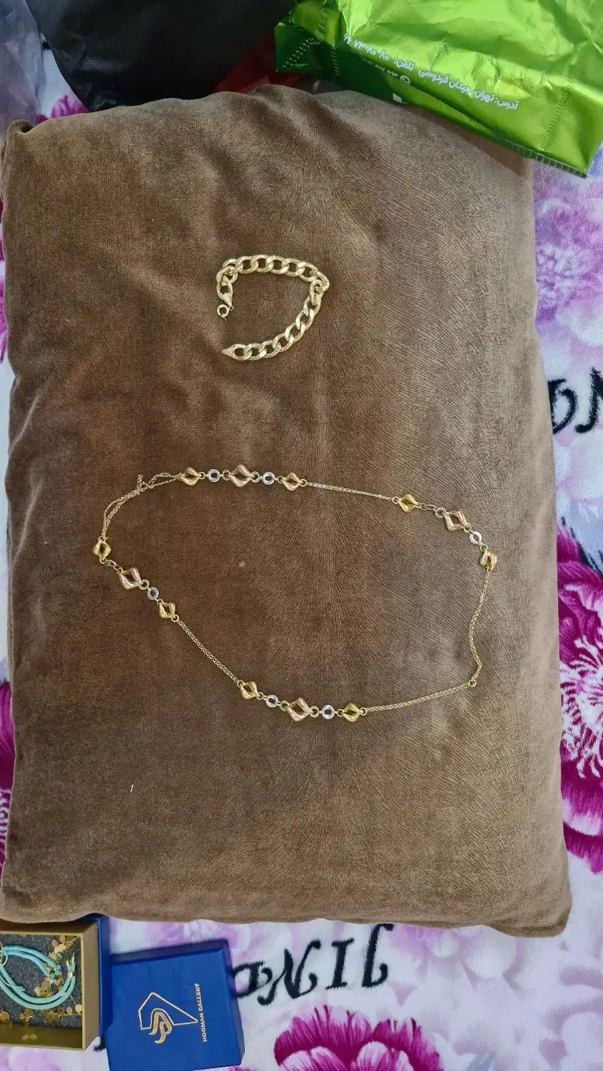 ۲۶۰ گرم طلای کار کرده در حد نو یکجا فروش میره.|جواهرات|تهران, چهارصد دستگاه|دیوار