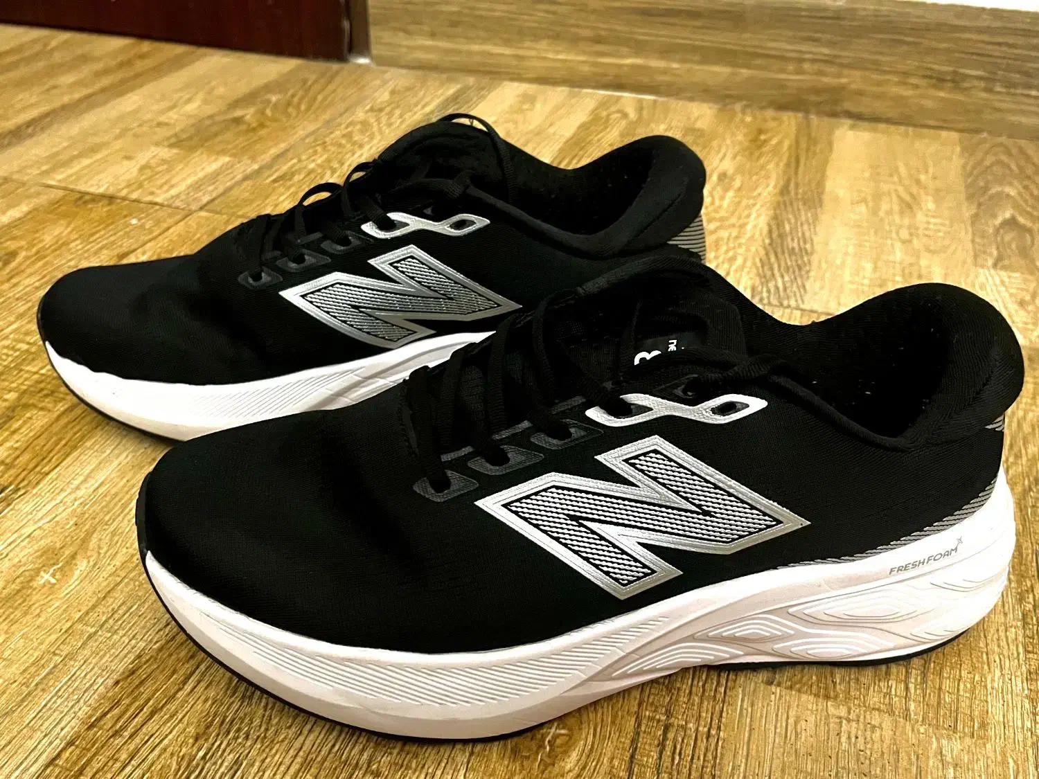 کتونی نیوبالانس|کیف، کفش، کمربند|رشت, سیا اسطلخ|دیوار