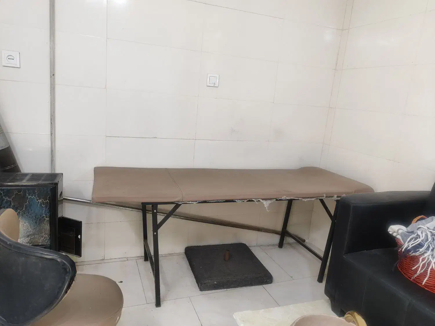 تخت مژه|آرایشگاه و سالنهای زیبایی|مشکیندشت, |دیوار