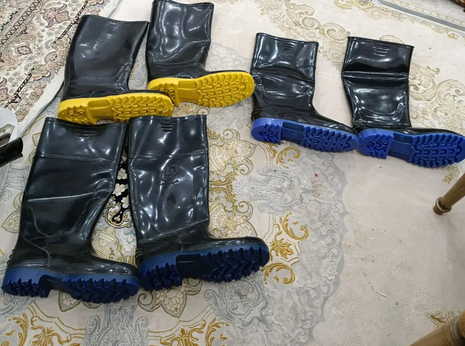 ۳ عدد چکمه|کیف، کفش، کمربند|اهواز, کمپلو جنوبی|دیوار