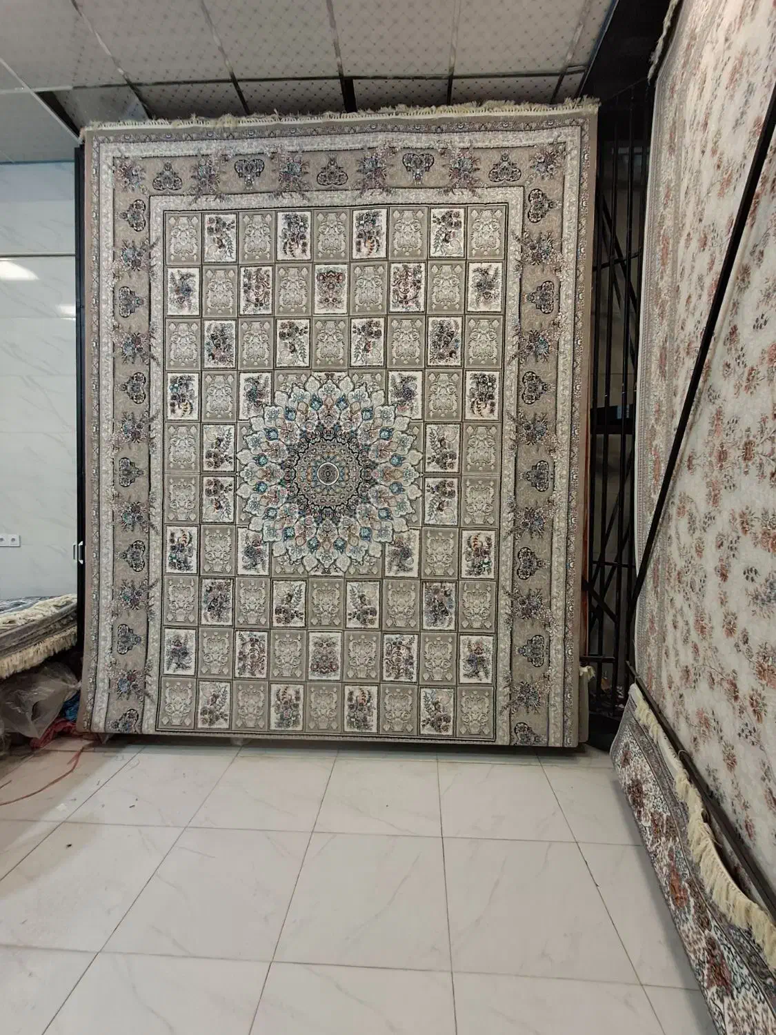 **فرش نگین*|فرش|یزد, |دیوار