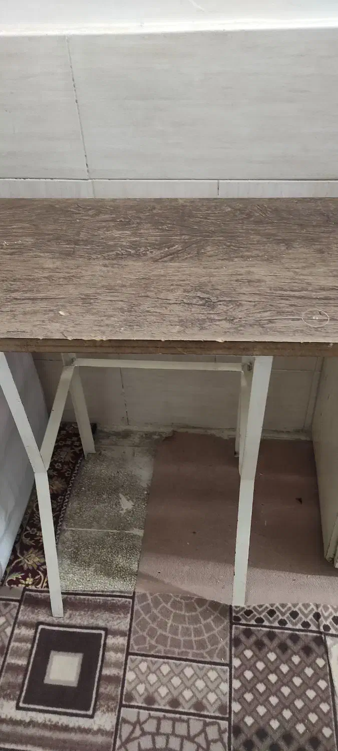 میز|میز تحریر و کامپیوتر|قم, قلعه کامکار|دیوار