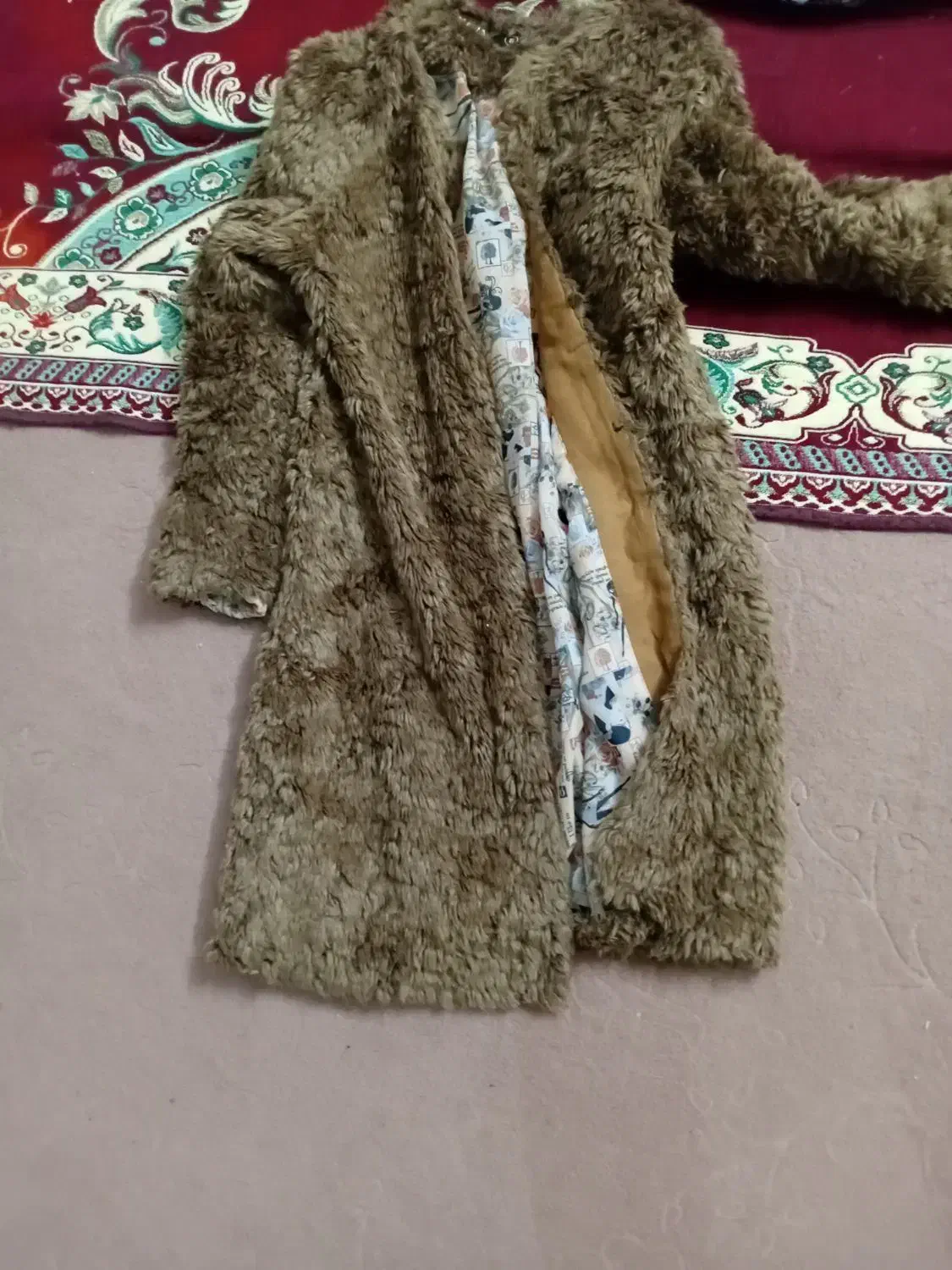 پالتو|لباس|زنجان, |دیوار