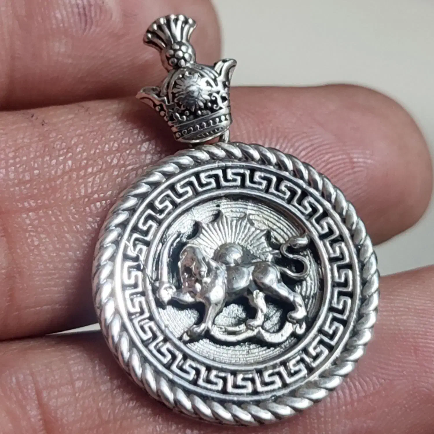 آویز نقره شیر و خورشید بسیار زیبا|بدلیجات|تهران, بازار|دیوار