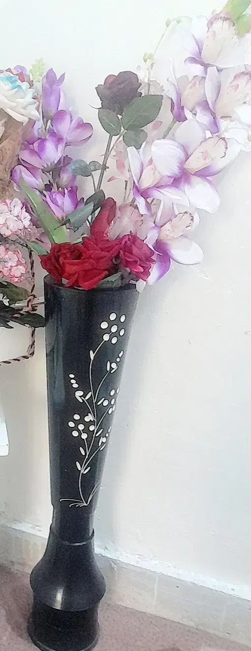 گل همراه با گلدون قیمت مناسب|گل مصنوعی|شهرکرد, |دیوار