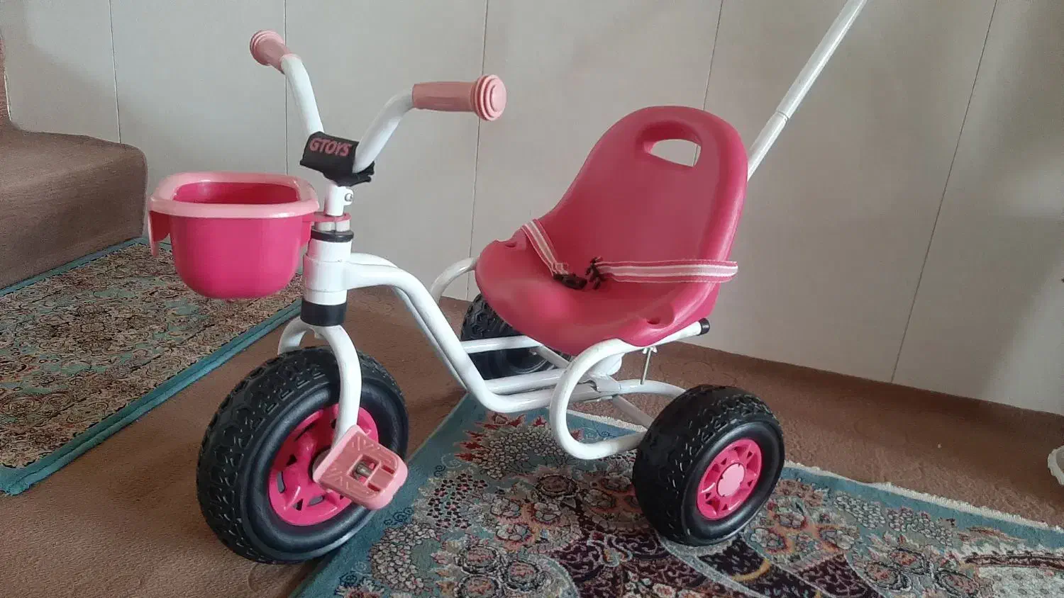 سه چرخه|دوچرخه، اسکیت، اسکوتر|قلعه نو, |دیوار