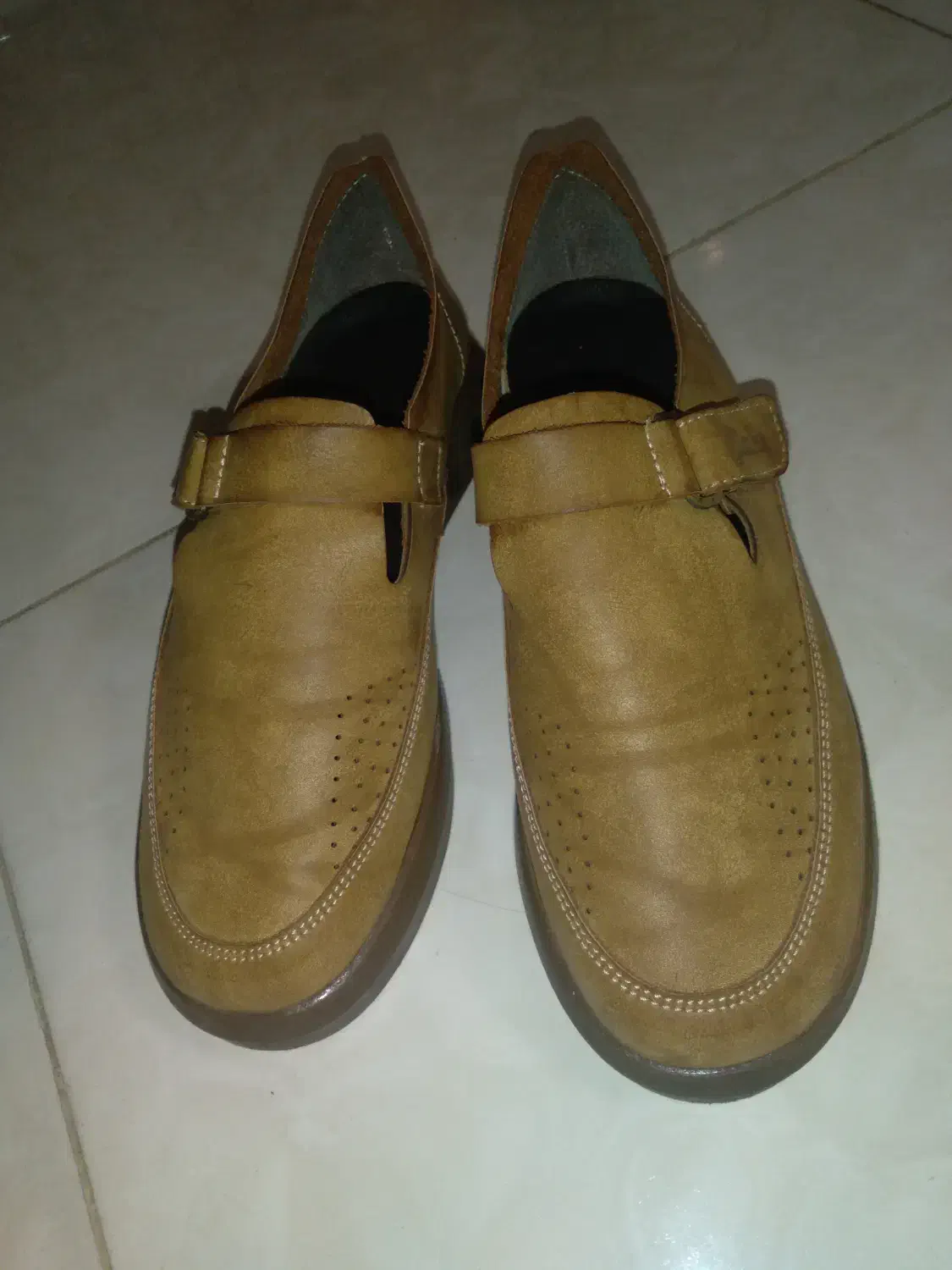 کفش اسپرت|کیف، کفش، کمربند|ساری, |دیوار