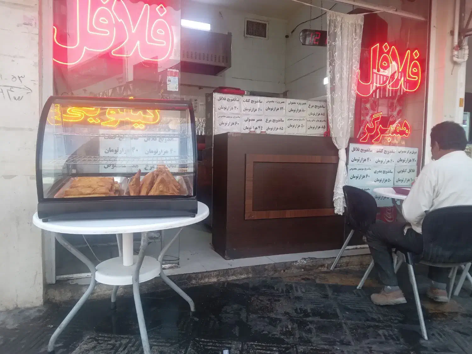 گرم کن|کافی‌شاپ و رستوران|شیراز, شاهچراغ|دیوار