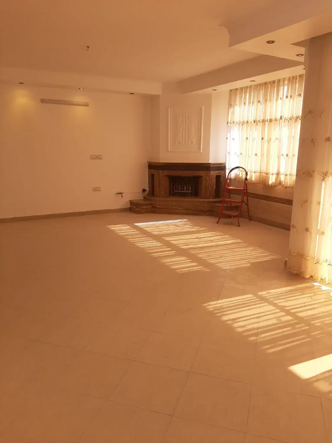 آپارتمان 140 متر تک واحدی بازسازی شده خ گلخانه|اجارهٔ آپارتمان|اصفهان, بهرامآباد|دیوار